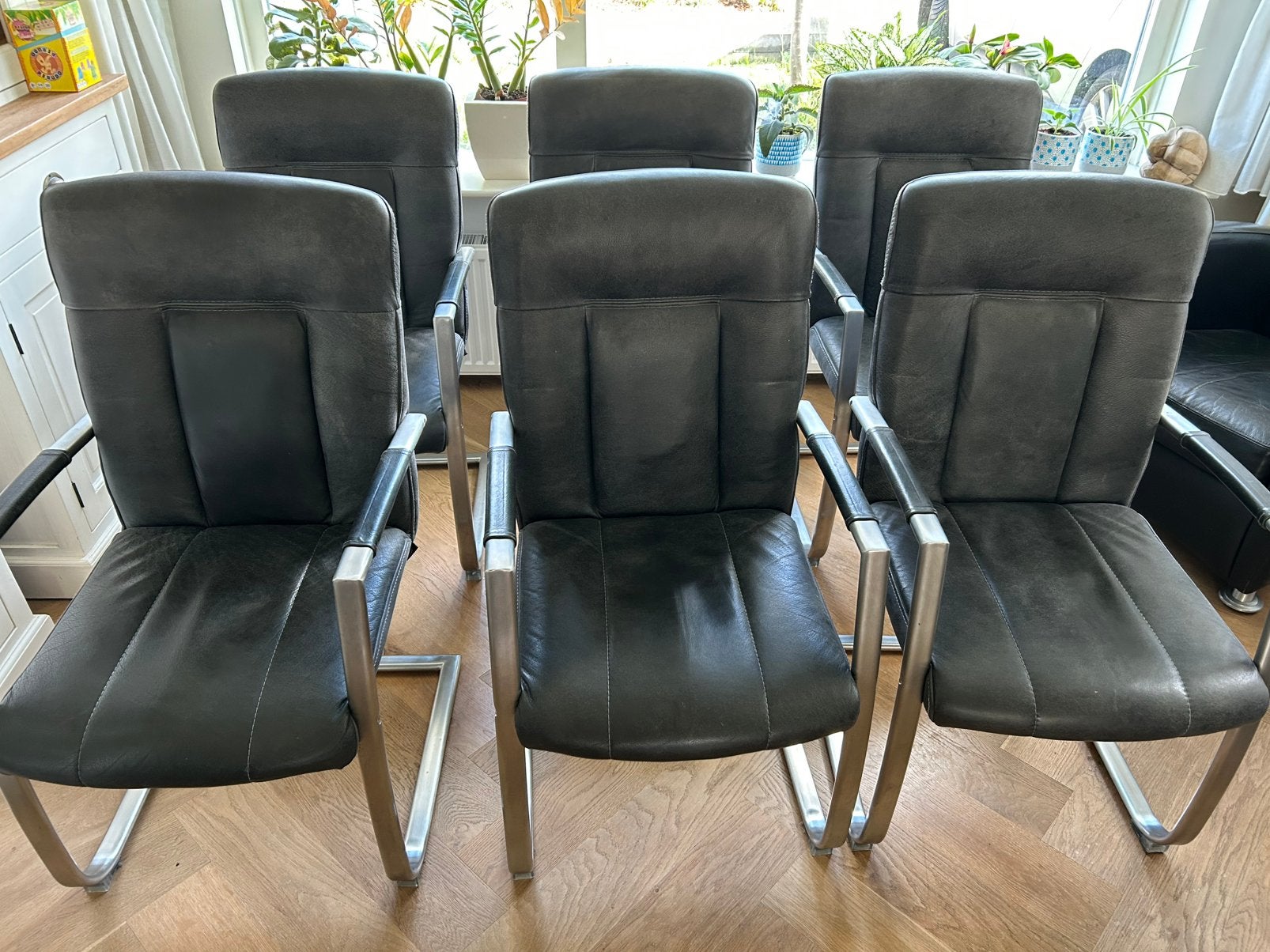 Leren eetkamerstoelen Henders en Hazel 6 stuks, Ophalen, Gebruikt, Leer, Grijs