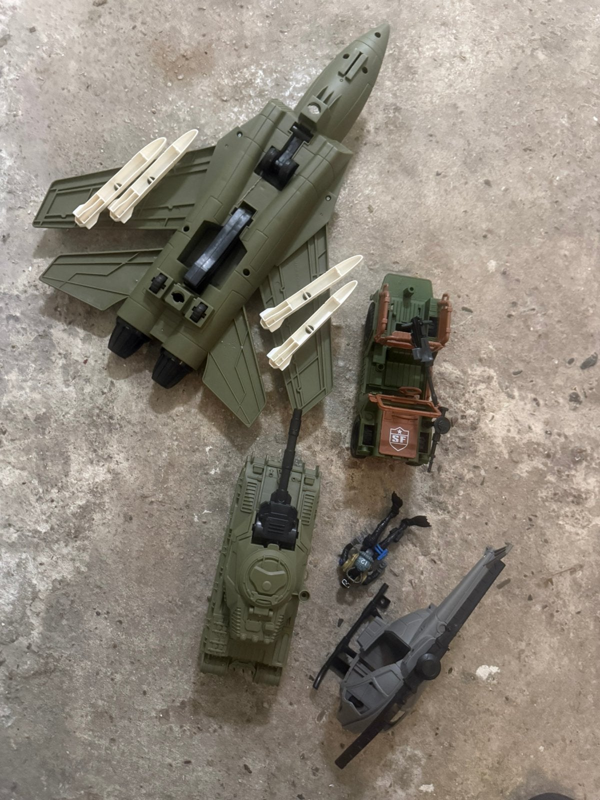 Militaire straaljager, tank, helikopter & jeep ongebruikt, Verzamelen, Luchtvaart en Vliegtuigspotten, Ophalen, Zo goed als nieuw