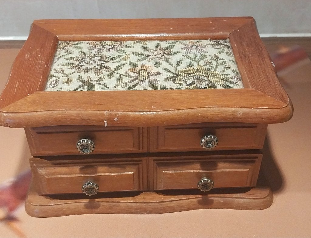Vintage houten juwelendoos met geborduurd deksel, Ophalen of Verzenden