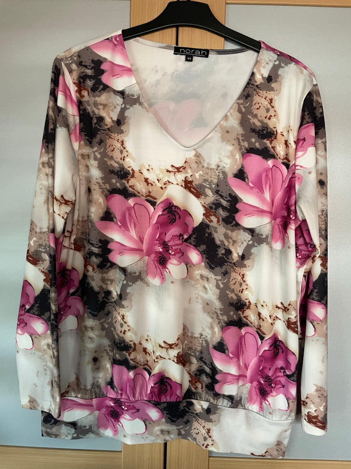 Norah shirt maat 44 met bloemenprint, Kleding | Dames, Maat 42/44 (L), Zo goed als nieuw, Lange mouw, Meerkleurig