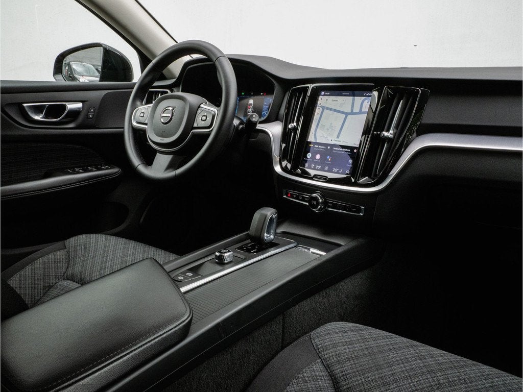 Volvo V60 2.0 B3 Aut. Essential Stuur+stoelverwarming/ Carpl, Stof, 4 cilinders, 1634 kg, Zwart