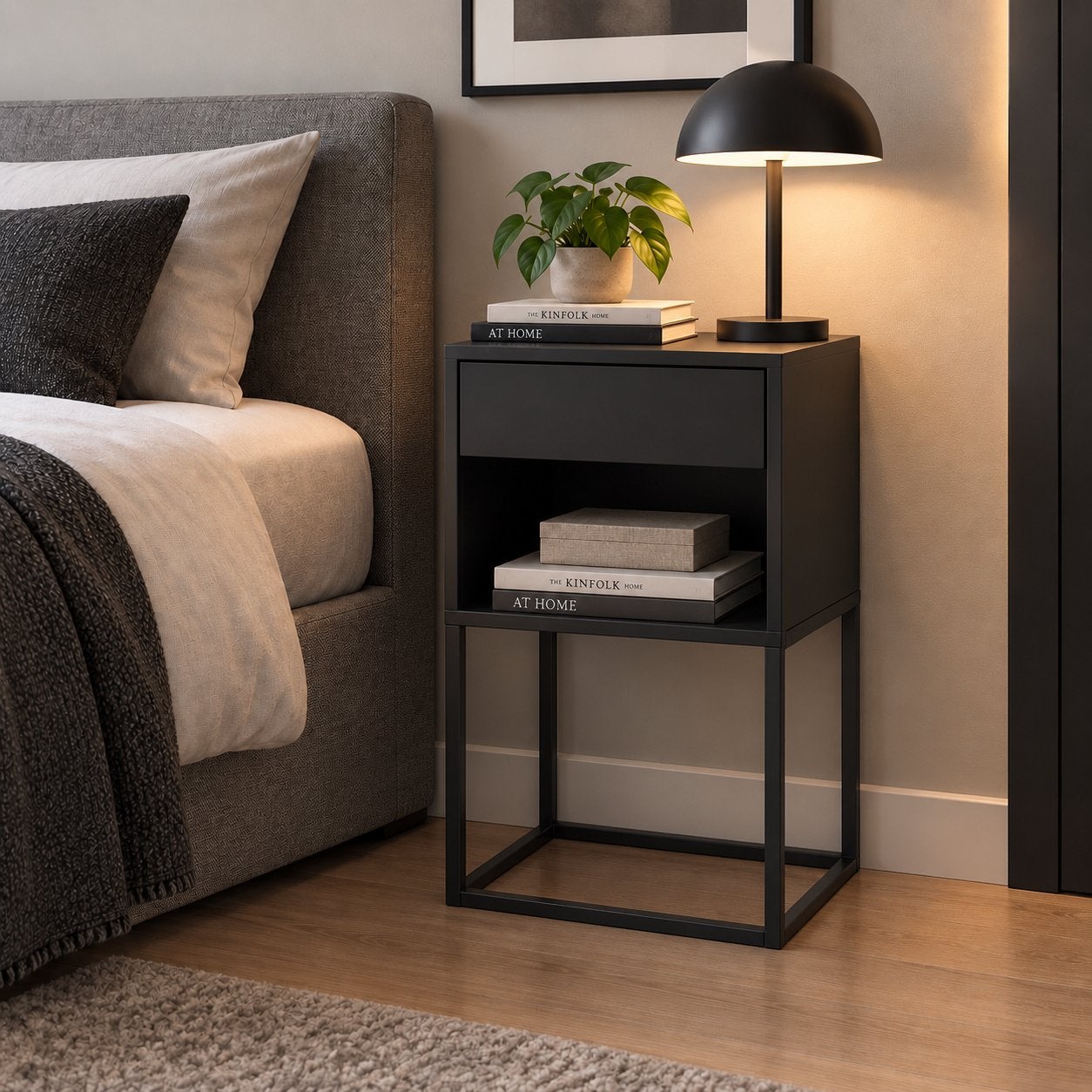 Nachtkastje Vikhammer - Zwart, modern design, Huis en Inrichting, Ophalen, Minder dan 45 cm, 55 tot 70 cm, Zo goed als nieuw