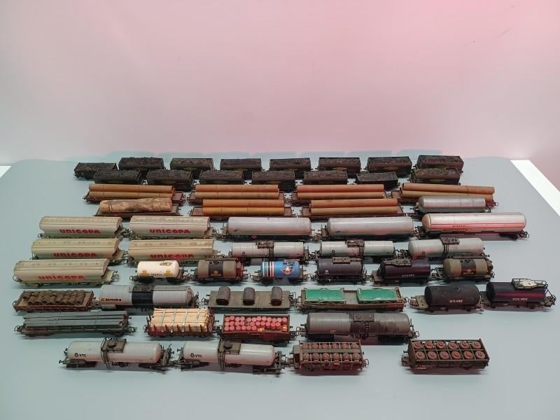 Lot van 85 goederenwagons, Ophalen of Verzenden, Gelijkstroom, Wagon, Märklin