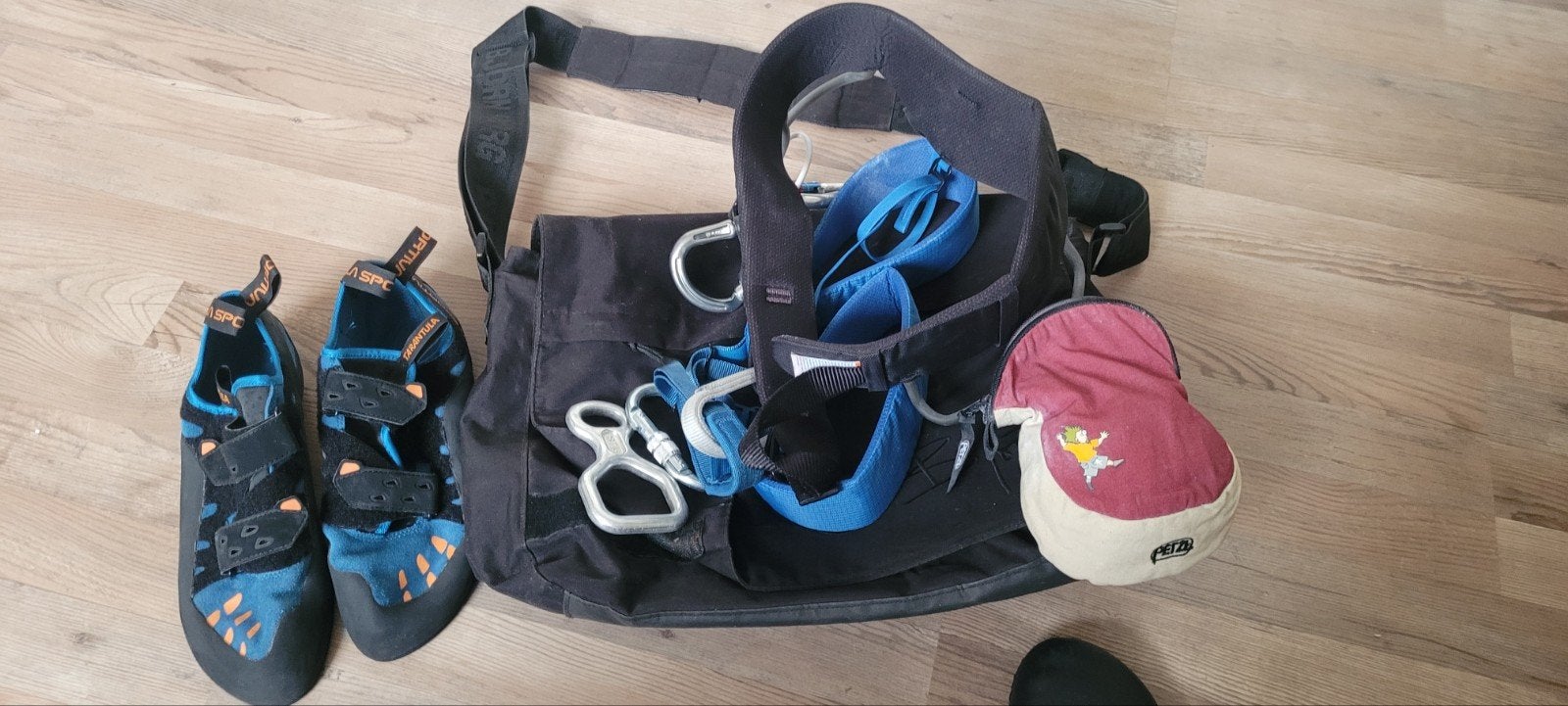Tarantula klimschoenen maat 44,5 en klimgordel met tas, Ophalen of Verzenden, Gebruikt, Klimsportschoenen