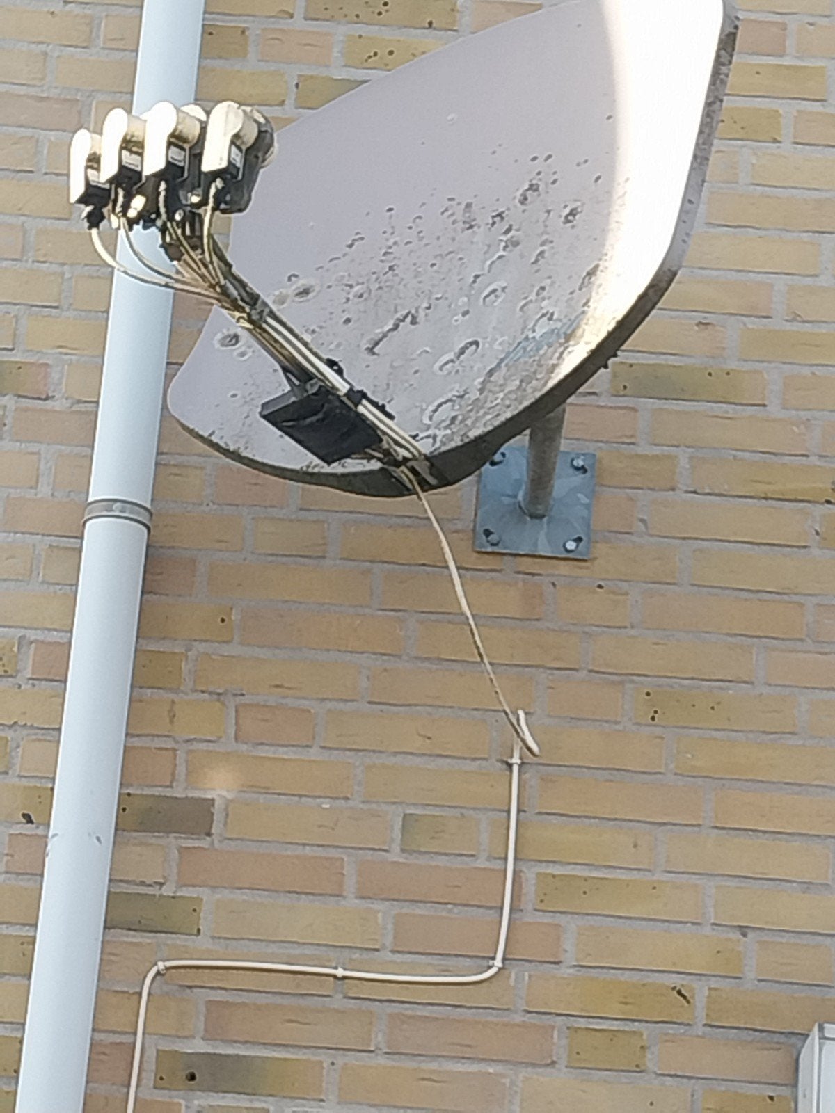 Gebruikte schotelantenne met LNB's, Audio, Tv en Foto, Ophalen, Gebruikt, (Schotel)antenne, Overige merken
