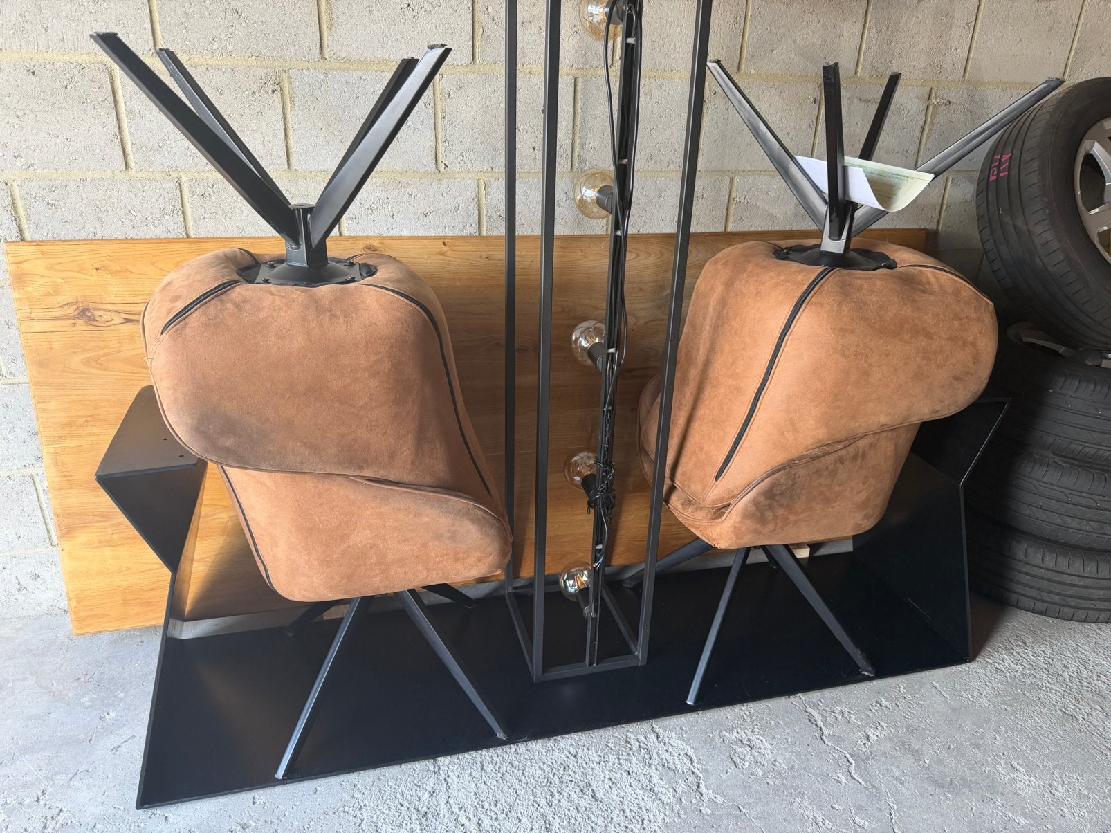 Zware tafel met 4 kuipstoelen en hanglamp, Huis en Inrichting, Ophalen, Gebruikt, Zwart, Vier