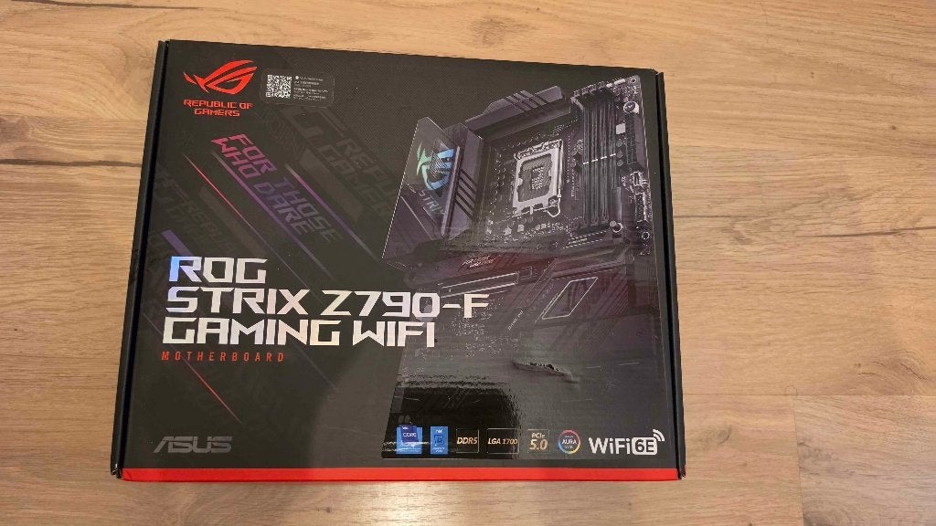 ASUS ROG Strix Z790-F Gaming WiFi moederbord, Ophalen of Verzenden, Zo goed als nieuw, ATX, DDR5