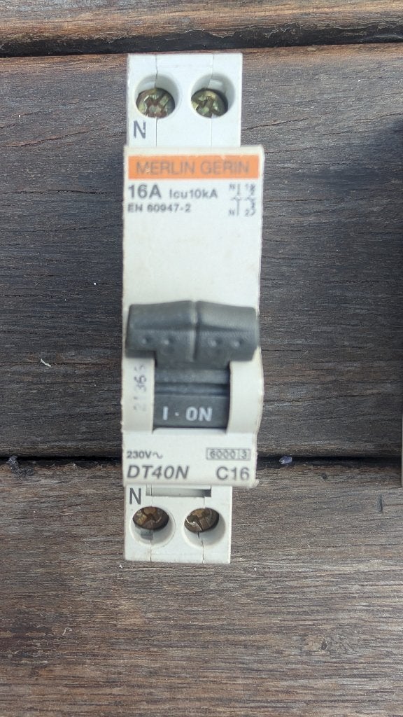 Merlin Gerin DT40N C16 16A automaat 1 din breed, Doe-het-zelf en Verbouw, Ophalen of Verzenden, Gebruikt, Installatieautomaat
