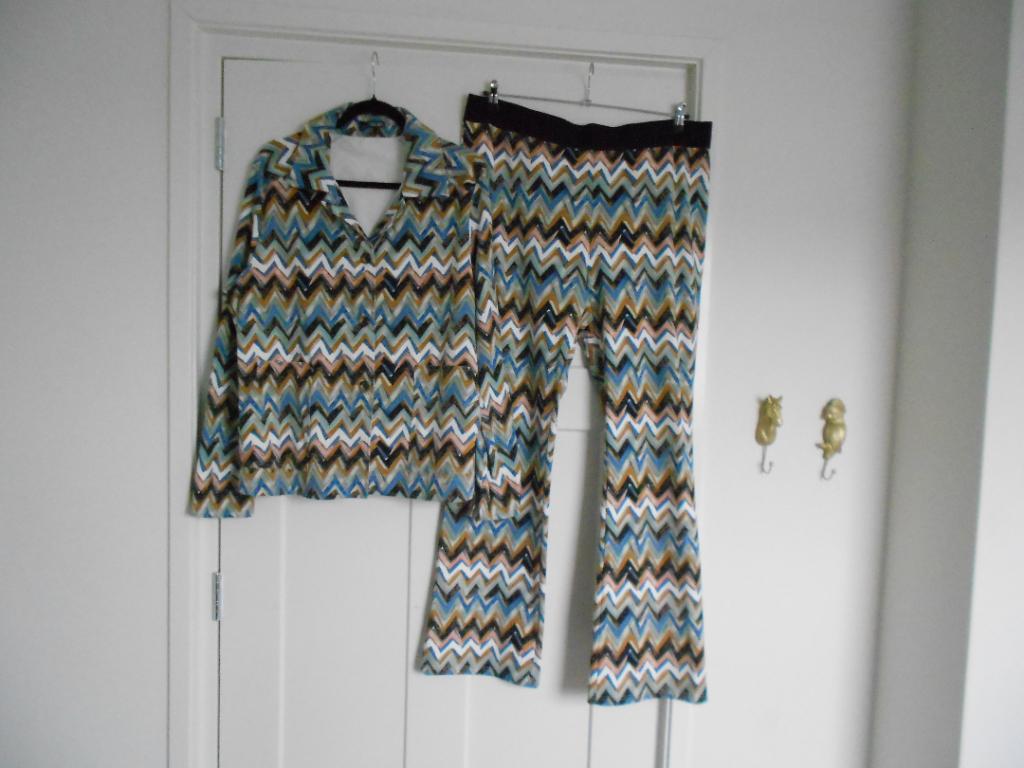 Norah broekpak in mooie kleuren, maat 46., Kostuum of Pak, Overige kleuren, Verzenden, Maat 46/48 (XL) of groter