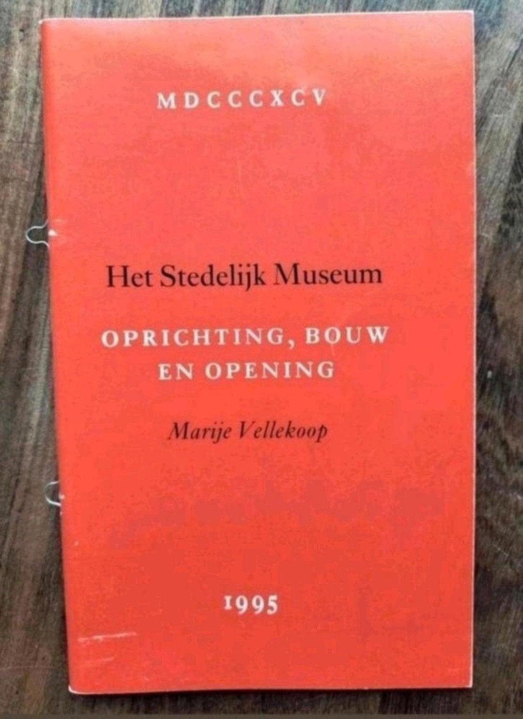 Het Stedelijk Museum Amsterdam: Oprichting, bouw en opening, Gelezen, Marije Vellekoop, Ophalen of Verzenden, Overige onderwerpen