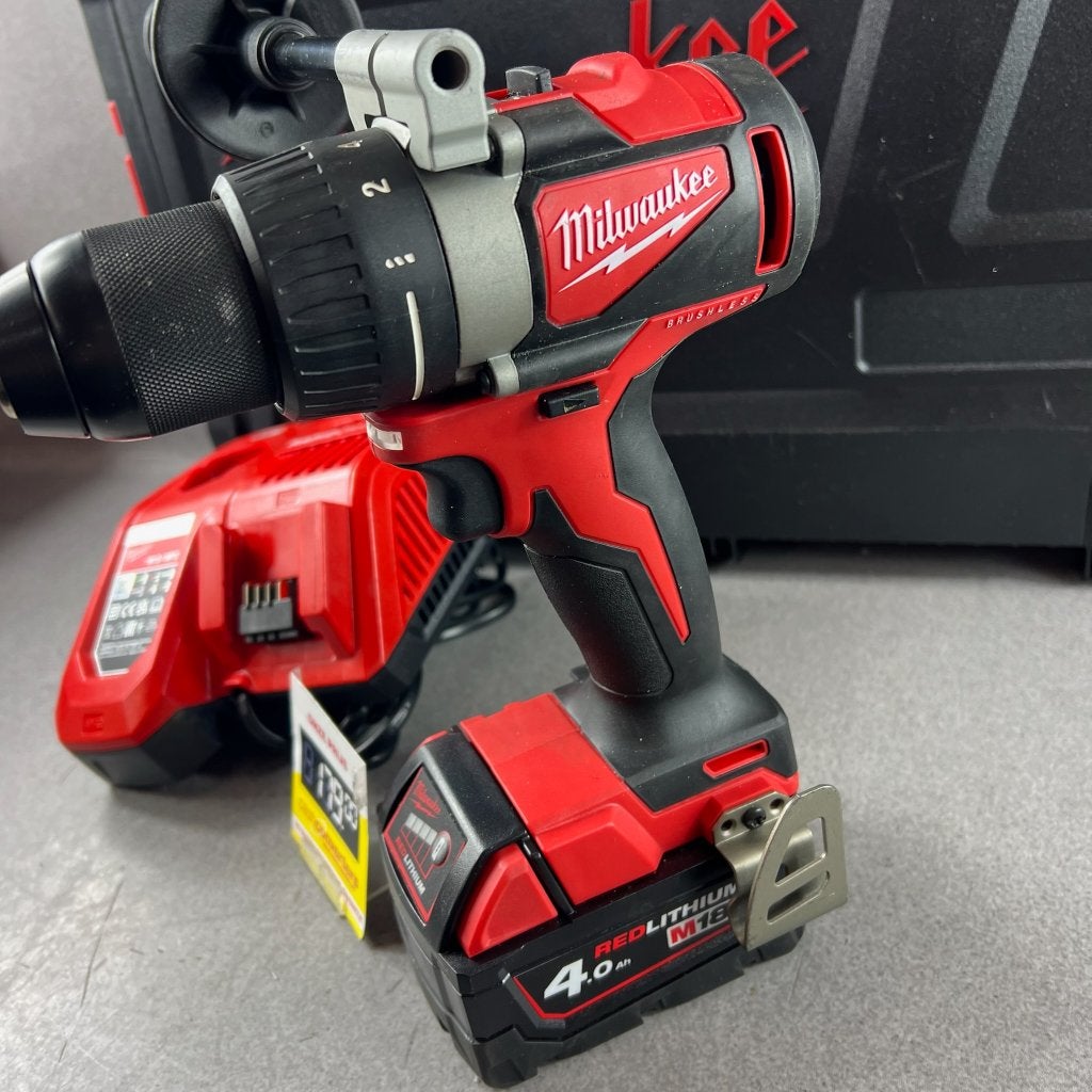 Milwaukee M18 BLDD2 Accu schroeftol lader+accu | 408173, Ophalen of Verzenden, Zo goed als nieuw, Boormachine, Variabele snelheid