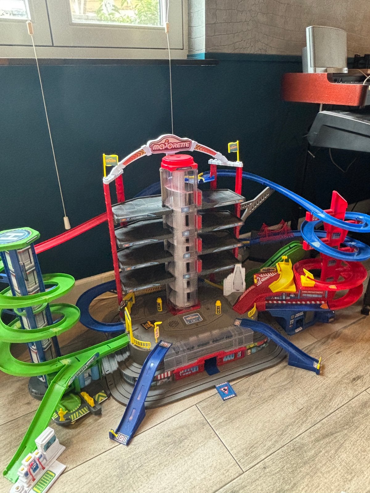 Majorette garage - speelgoed, Kinderen en Baby's, Speelgoed | Racebanen, Ophalen of Verzenden, Zo goed als nieuw, Handmatig, Overige merken