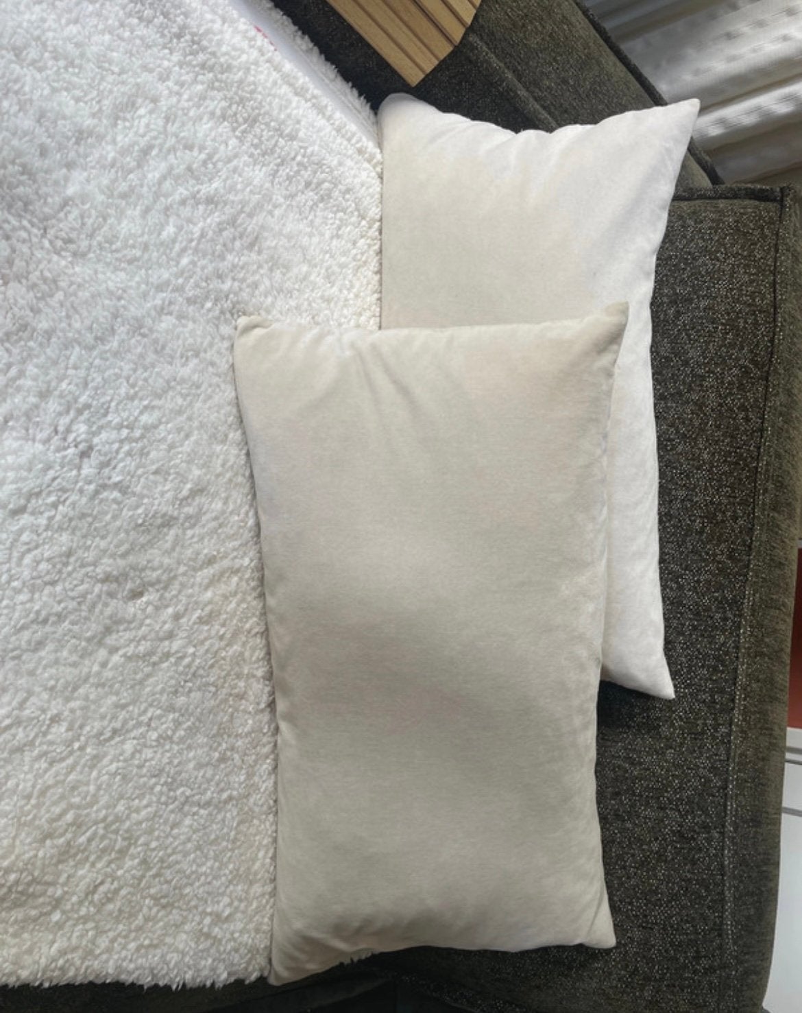 Veren kussens met beige hoes, Ophalen, Zo goed als nieuw, Beige, Rechthoekig