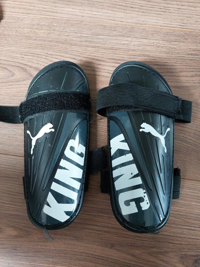 Gebruikte scheenbeschermers kind maat M - Puma King Strap, Sport en Fitness, Voetbal, Maat M, Ophalen of Verzenden, Gebruikt, Overige typen
