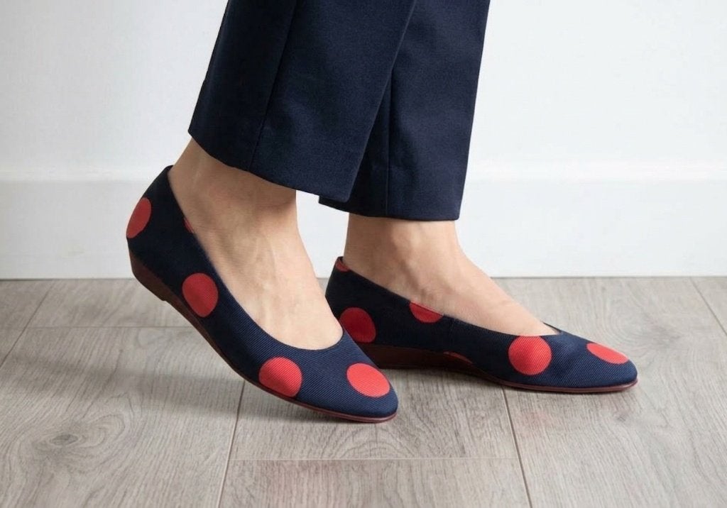 Bruno Magli - NIEUW / schoenen blauw rood stippen - maat 36, Kleding | Dames, Nieuw, Verzenden, Blauw, Ballerina's