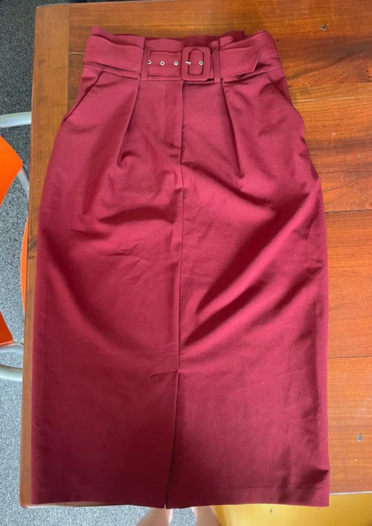 Asos Tall bordeauxrode kokerrok met riem maat 38, Ophalen of Verzenden, Zo goed als nieuw, Rood, Onder de knie