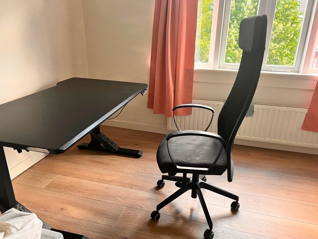 Gaming desk (stand/sit, electric, black) + chair - IKEA, Ophalen, Gebruikt, Zwart, Bureaukruk