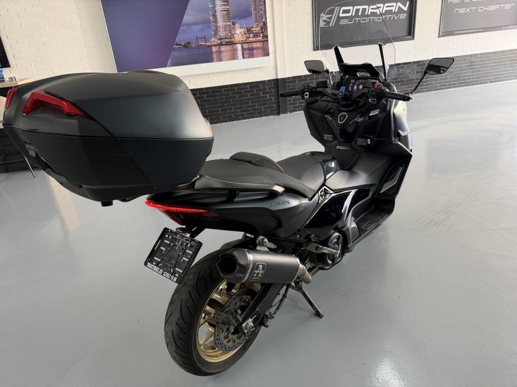 Yamaha T-Max 560 Techmax 2022 Tech Kamo Urban (bj 2022), Motoren, Motoren | Yamaha, LED Verlichting, 562 cc, Bedrijf, Contact via formulier op de website
