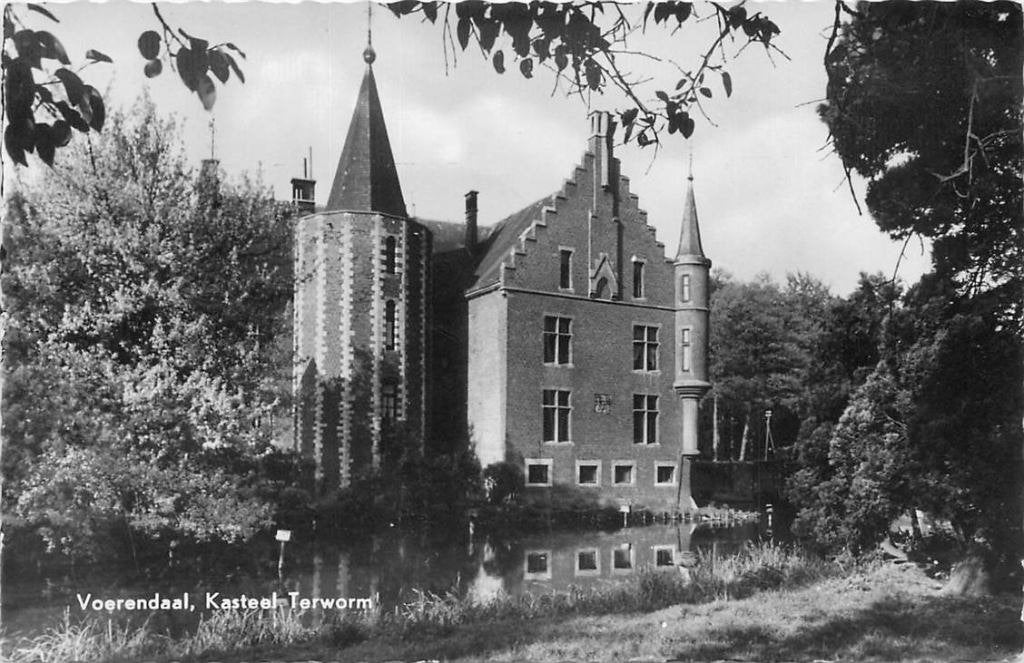 388-499-001 Voerendaal Kasteel Ter Worm, Verzamelen, Ansichtkaarten | Nederland, Limburg, Voor 1920, Verzenden