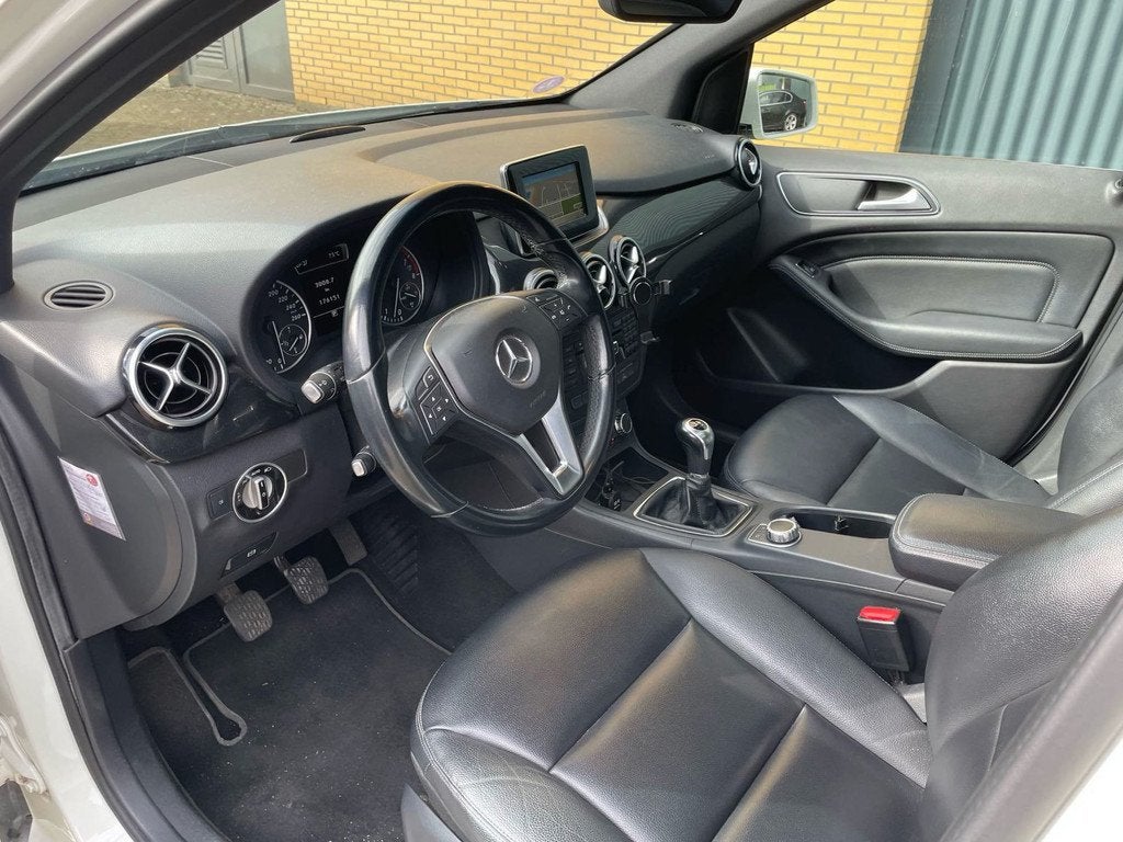 Mercedes-Benz B-klasse 180 Ambition Clima Schuifdak Navi Xen, Voorwielaandrijving, Euro 5, Gebruikt, 4 cilinders