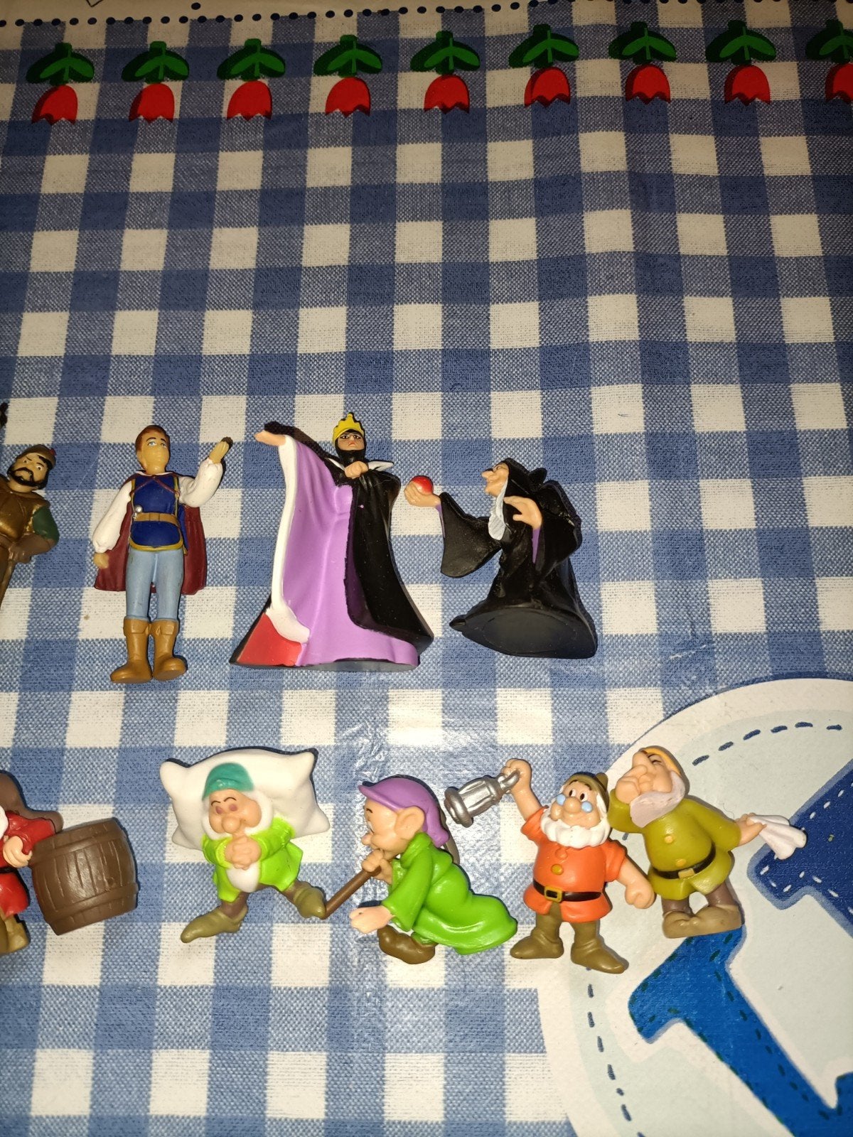Sneeuwwitje en de 7 dwergen poppetjes complete set, Verzamelen, Ophalen of Verzenden, Zo goed als nieuw