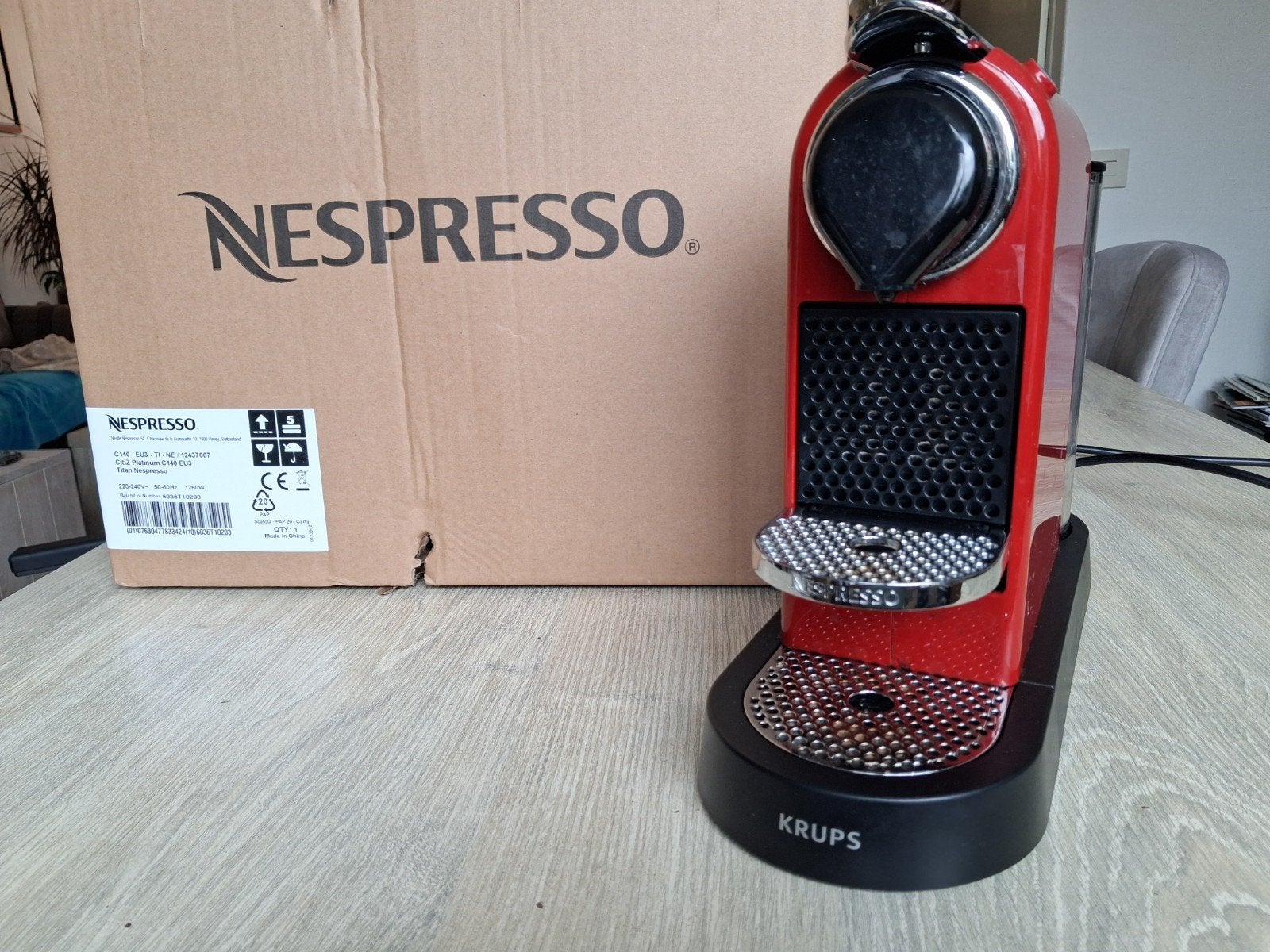 Nespresso Krups Essenza Mini - Rood (Zo goed als nieuw), Espresso apparaat, Ophalen of Verzenden, Zo goed als nieuw, 1 kopje