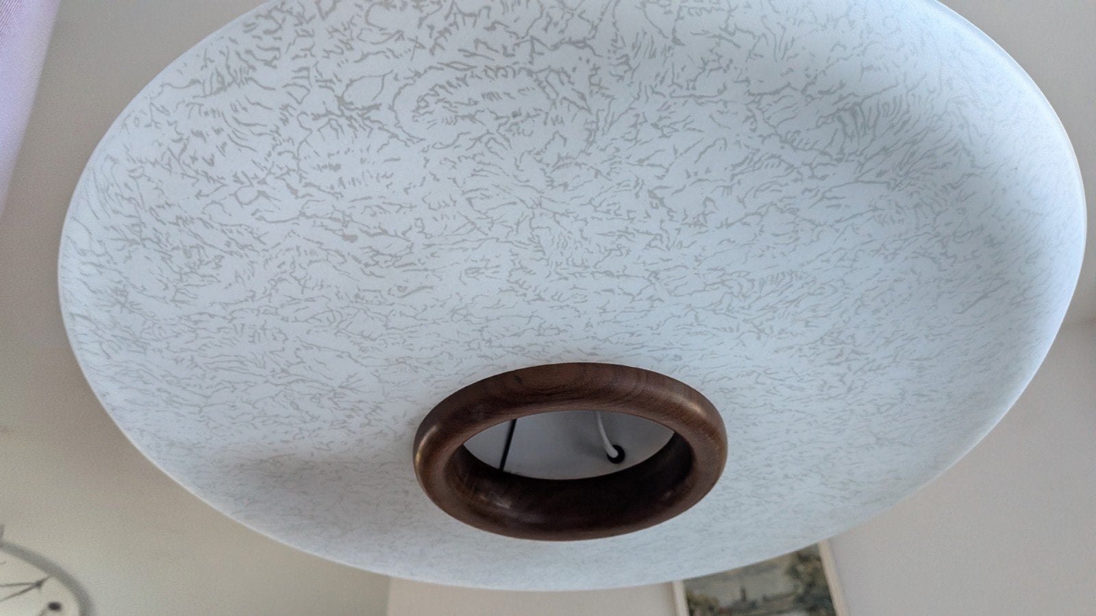 Vintage Plafondlamp met Houten Details en Melkglas, Ophalen, Gebruikt, Vintage, Retro, design, E27 (groot)