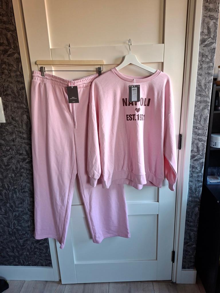 ONLY Carmakoma Roze Trainingspak Maat 46/48 - Nieuw, Maat 46/48 (XL) of groter, Nieuw, Ophalen of Verzenden, Roze