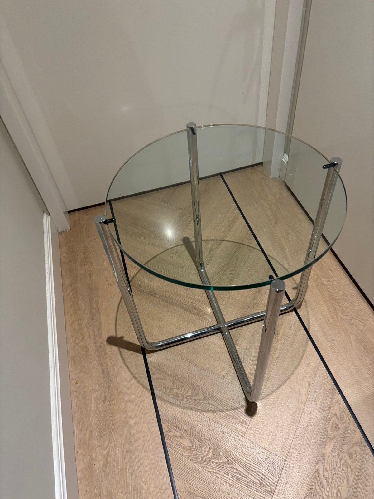 Gispen 413 Bijzettafel, Hoogglans. Glas in onberispelijke., Minder dan 55 cm, Rond, Ophalen, 45 tot 60 cm