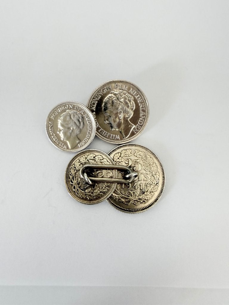 Zilveren Wilhelmina Verzetmanchetknopen 1941, Ophalen of Verzenden, Overige soorten, Nederland