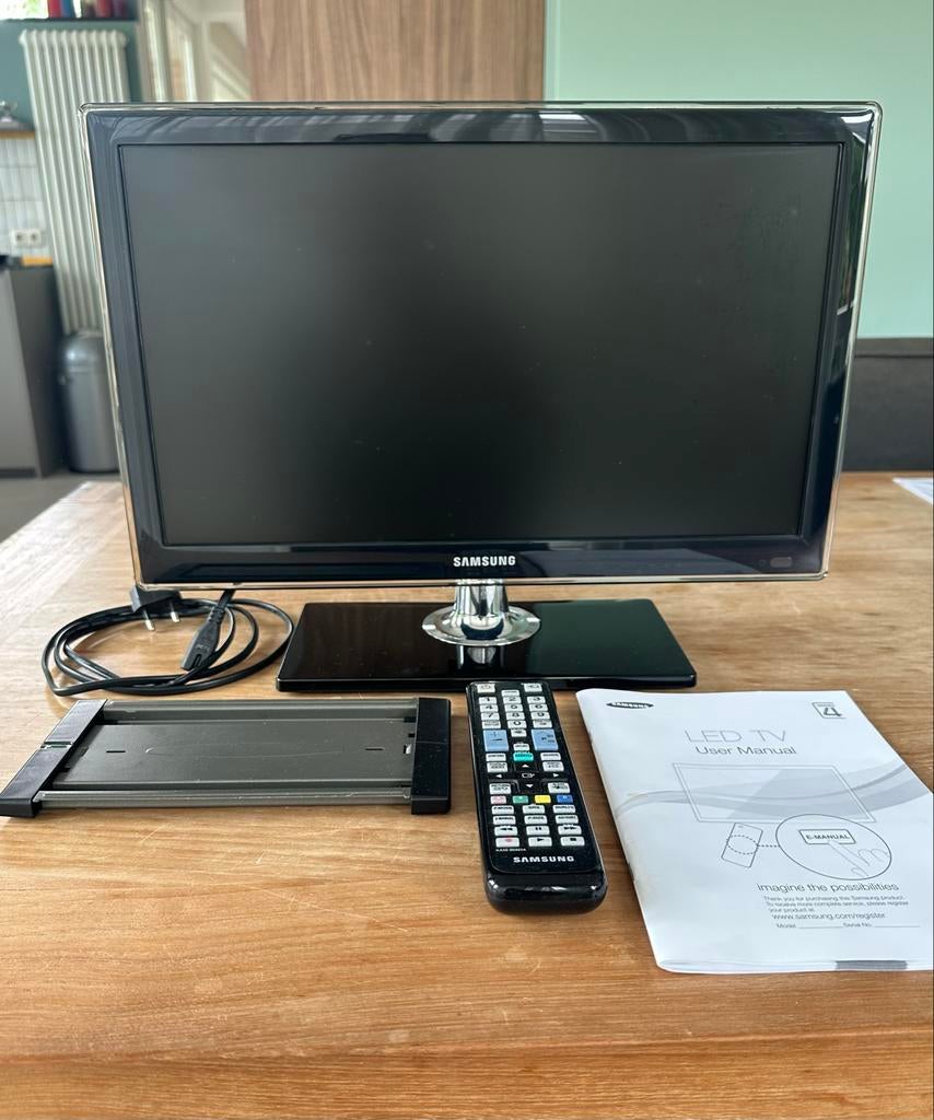 Samsung LED TV 19 inch met voet en muurbeugel, LED, 50 Hz, Ophalen of Verzenden, Zo goed als nieuw