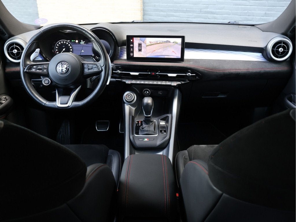Alfa Romeo Tonale 1.5T Hybrid Veloce 160PK Alcantara | 360 C, Auto's, Alfa Romeo, Gebruikt, 4 cilinders, 700 kg, Zwart