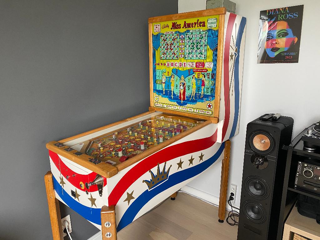 2x bingo Bally Miss America 6036 uit 1957, Verzamelen, Ophalen, Elektronisch, Onderdeel of Defecte kast