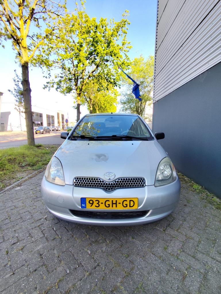 Toyota Yaris 1.3 16V Vvt-i 5DR S-line 2000 Grijs, Auto's, Voorwielaandrijving, 1299 cc, Stof, 31 €/maand