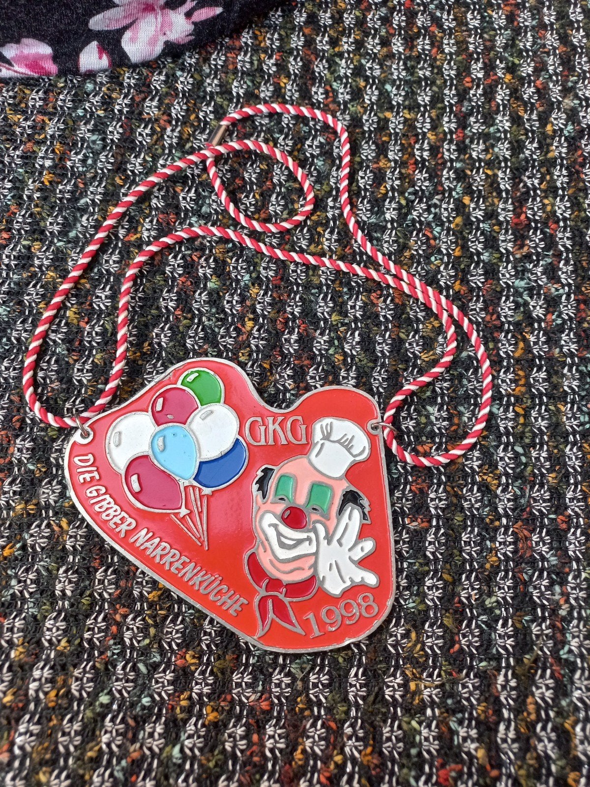 Vintage carnavalsmedaille GKG Die Gibber Narrenküche 1998, Gebruikt, Onbekend, Ophalen of Verzenden, Onbekend