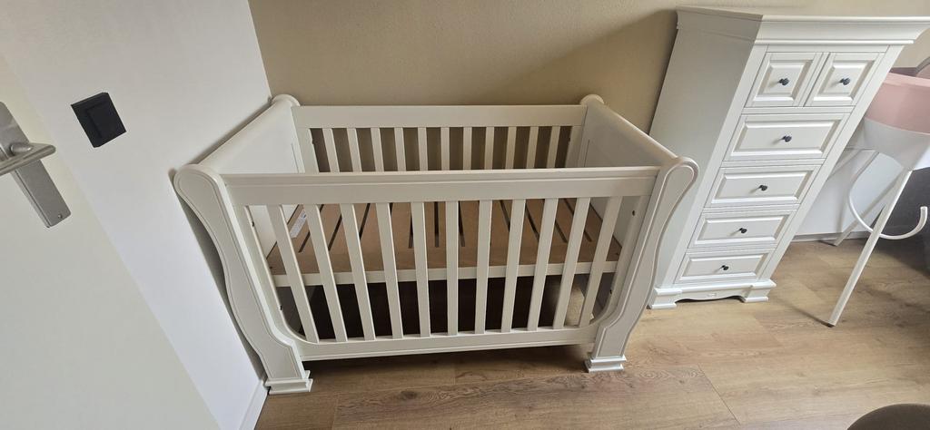 Spot prijs! €150,- Ledikant,commode,wandplankje, Kinderen en Baby's, Kinderkamer | Complete kinderkamers, Ophalen, Zo goed als nieuw
