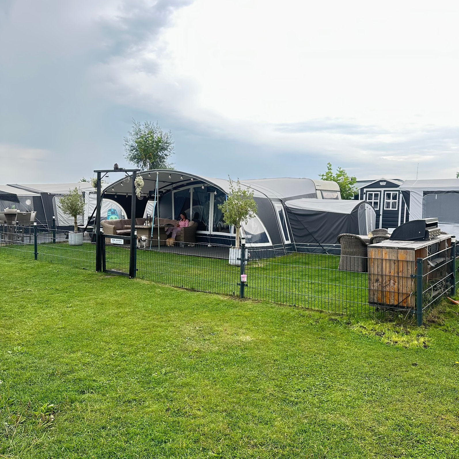 BÜRSTNER CARAVAN 1992–COMPLEET MET DOREMA ONYX, ERKER, AIRCO, Kachel, Rondzit, Omvormbare zithoek, 750 - 1000 kg