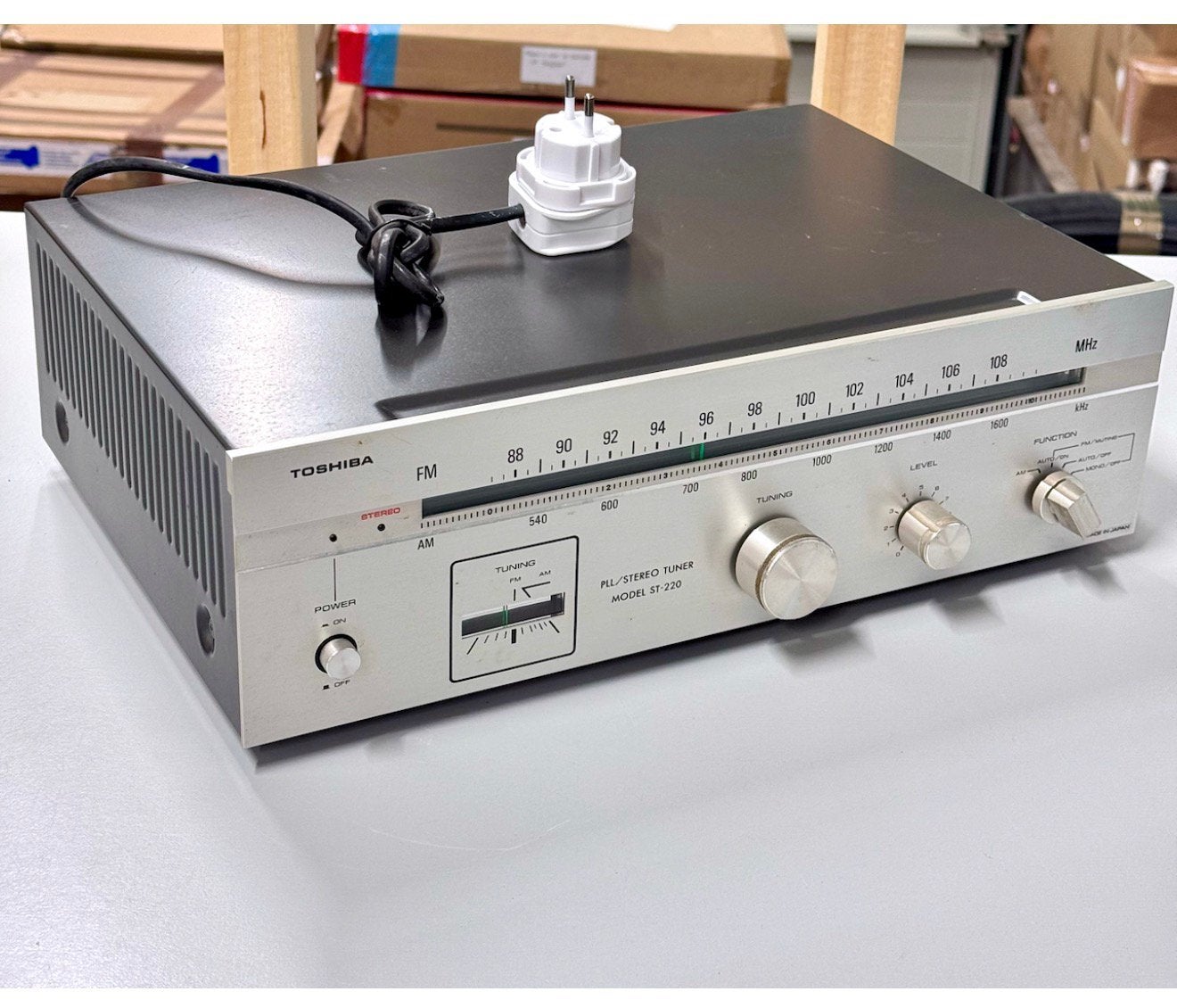 TOSHIBA ST-220 ST220 vintage stereo am-fm tuner pll japan, B, Ophalen of Verzenden, Zo goed als nieuw, H