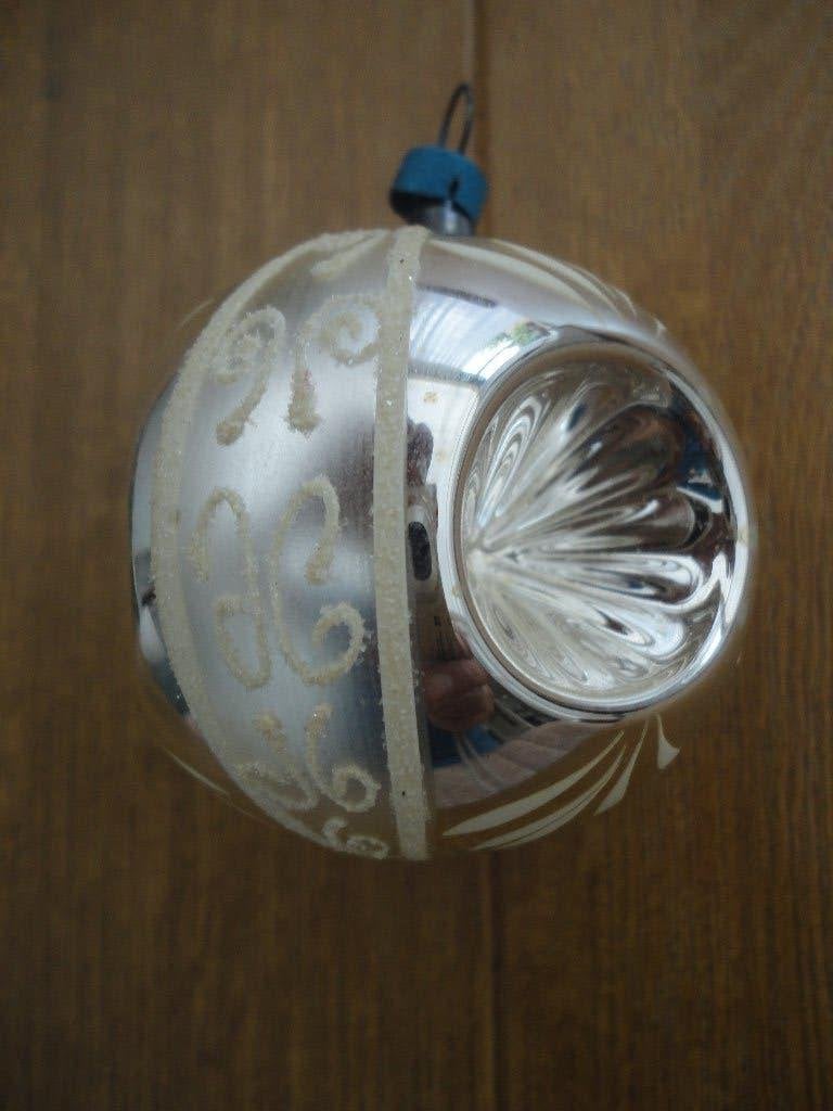Mooie oude glazen kerstbal met 3 deuken / kraters, Diversen, Ophalen of Verzenden, Gebruikt