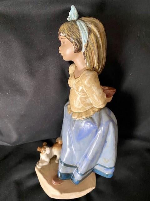 Lladro Guess What I Have..., Ophalen of Verzenden, Zo goed als nieuw, Mens