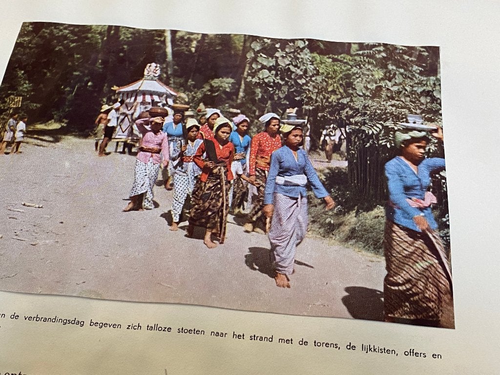 Plaatjesalbum Bali in kleuren Douwe Egberts (1951), Overige merken, Overige typen, Ophalen of Verzenden, Zo goed als nieuw