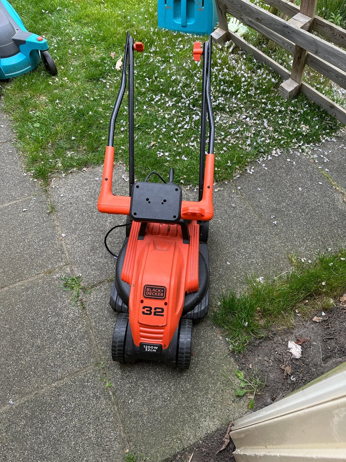 Black Decker grasmaaier defect - voor onderdelen/reparatie, Ophalen, Gebruikt, 30 t/m 39 cm, Elektrische grasmaaier