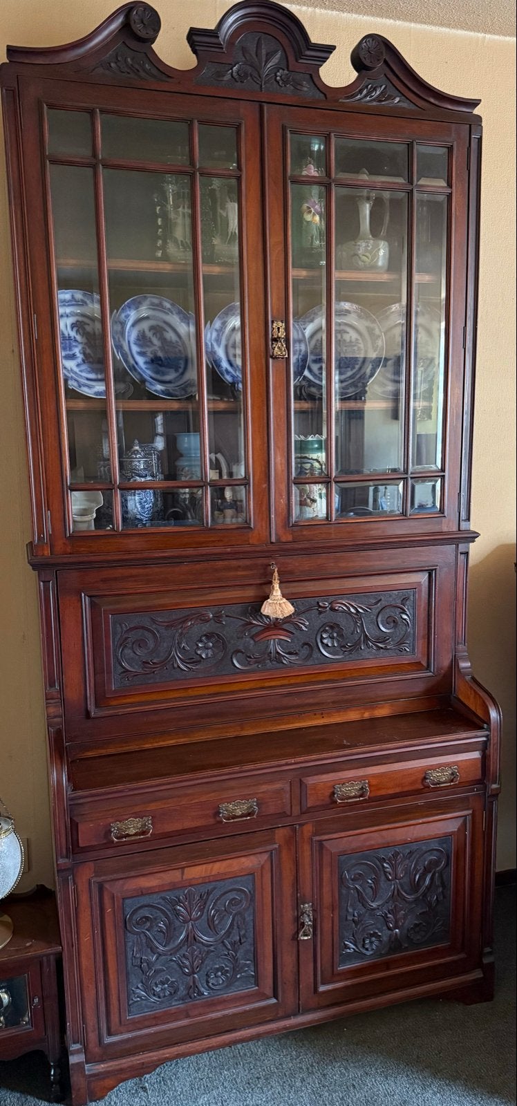 Antieke secretaire boekenkast met glas en houtsnijwerk, Ophalen