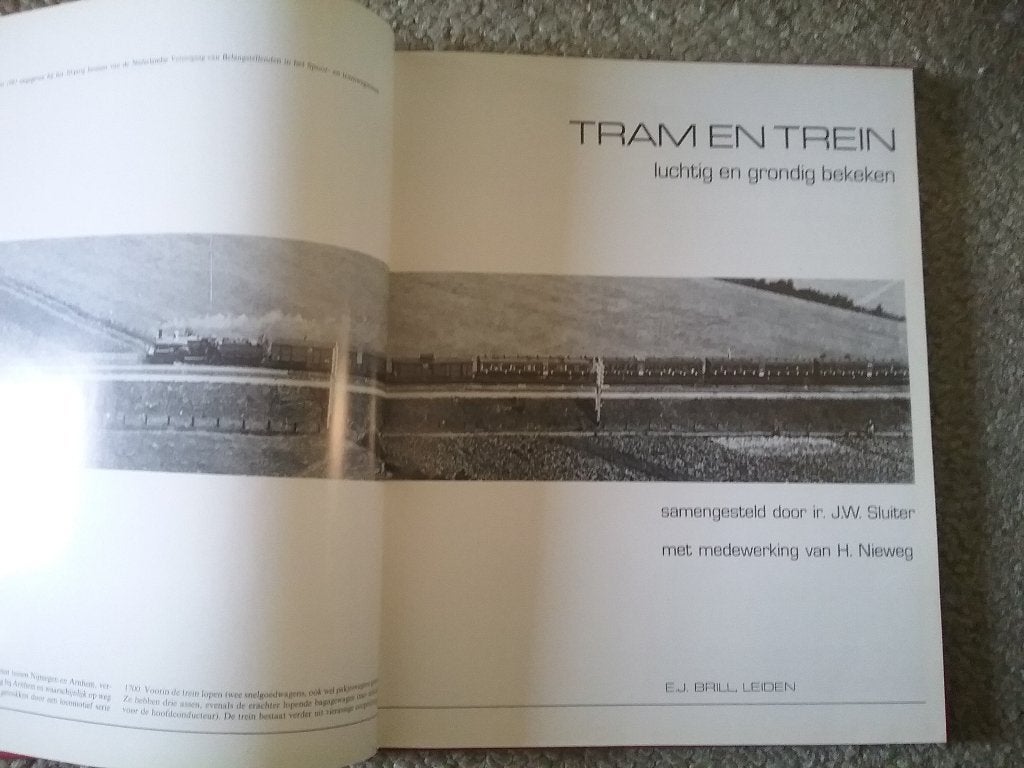 Tram & trein luchtig bekeken (oude luchtfoto's stations), Verzamelen, Ophalen of Verzenden, Zo goed als nieuw, Trein, Boek of Tijdschrift