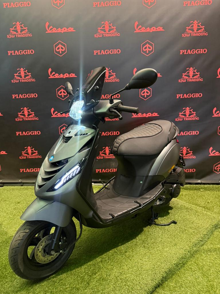 Piaggio Zip 2019 Brom! SP Mat Grijs / RS Zadel / Garantie!, Fietsen en Brommers, Scooters | Piaggio, Zip, Benzine, Ophalen of Verzenden