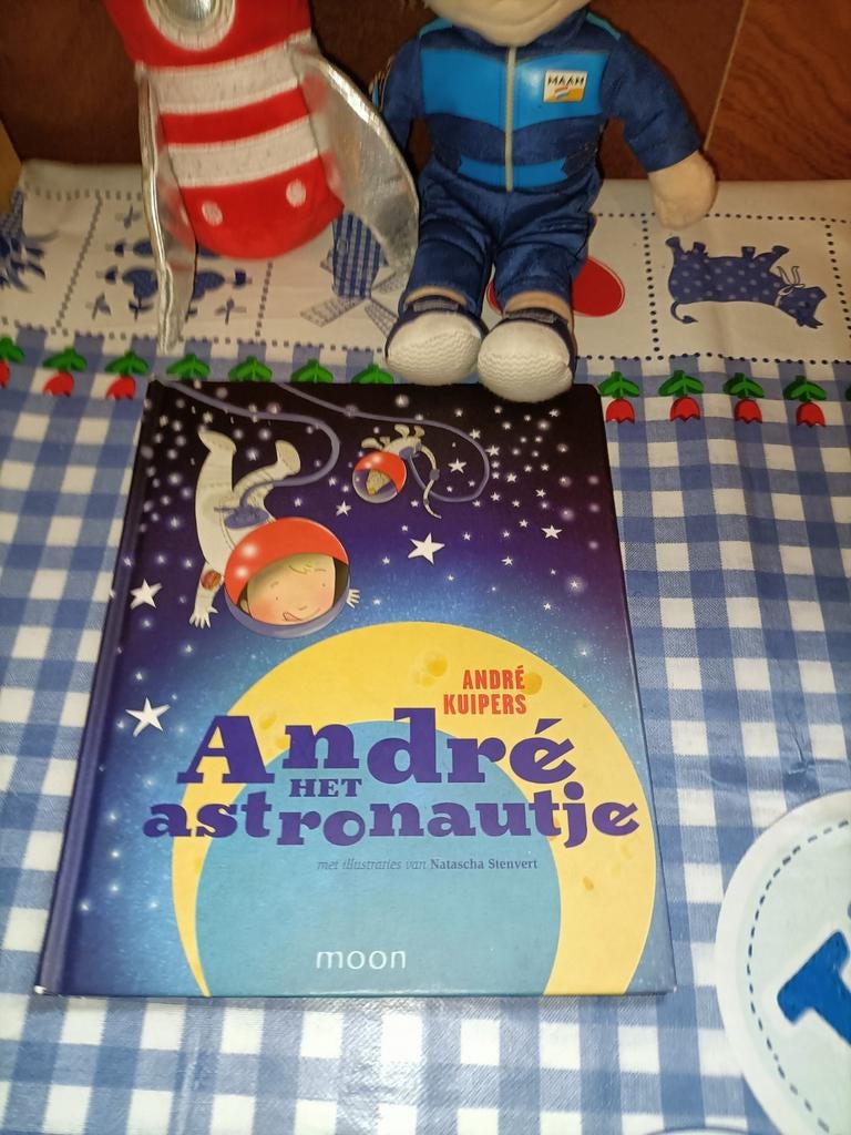 Andreetje Astronaut + raket knuffel + boek André Kuipers, Ophalen of Verzenden, Zo goed als nieuw, Overige typen