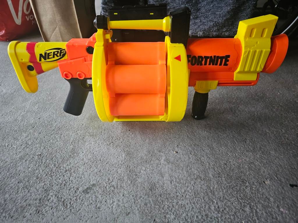 Nerf Fortnite bommenwerper, Ophalen