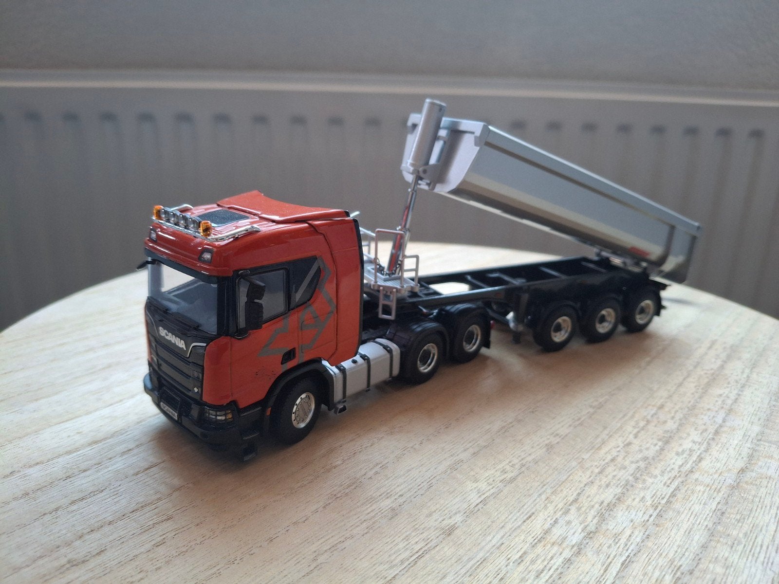 wsi scania met kipper, Hobby en Vrije tijd, Modelauto's | 1:50, Ophalen of Verzenden, Nieuw, Bus of Vrachtwagen, Wsi