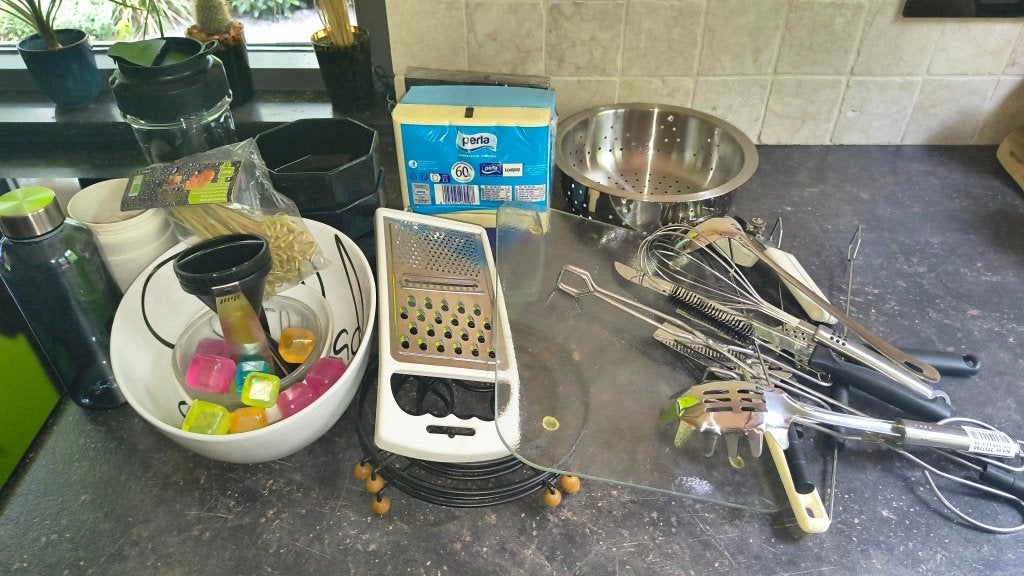 Gratis keuken spullen,  schalen, bakjes, onderzetters ed, Ophalen, Zo goed als nieuw