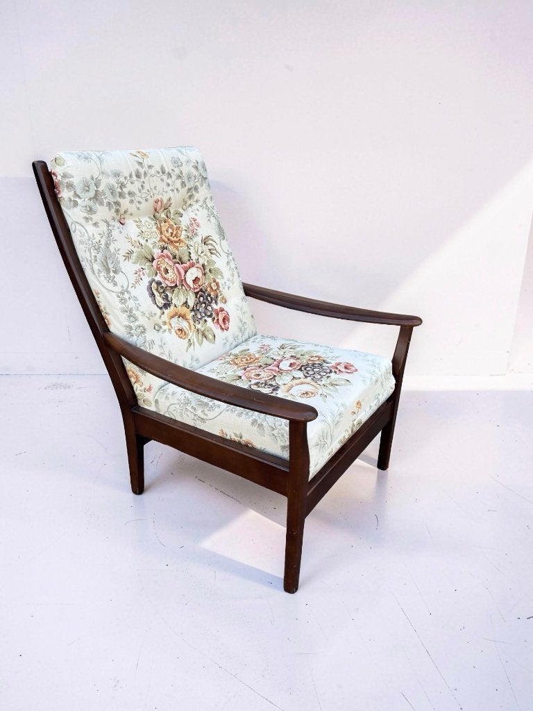 Vintage teakhouten fauteuil met gebloemde bekleding, Gebruikt, -, -, Ophalen of Verzenden